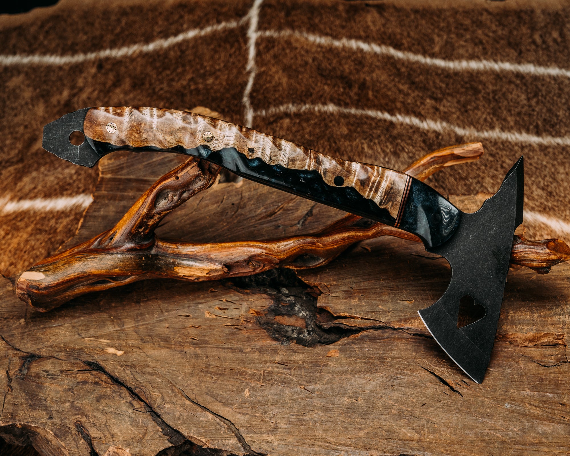 kneuklid Romance★hurts★Lamina ★brodiaea Bleeding Heart Hawk - Tru LaRue Resin, Copper & Black G10 Split