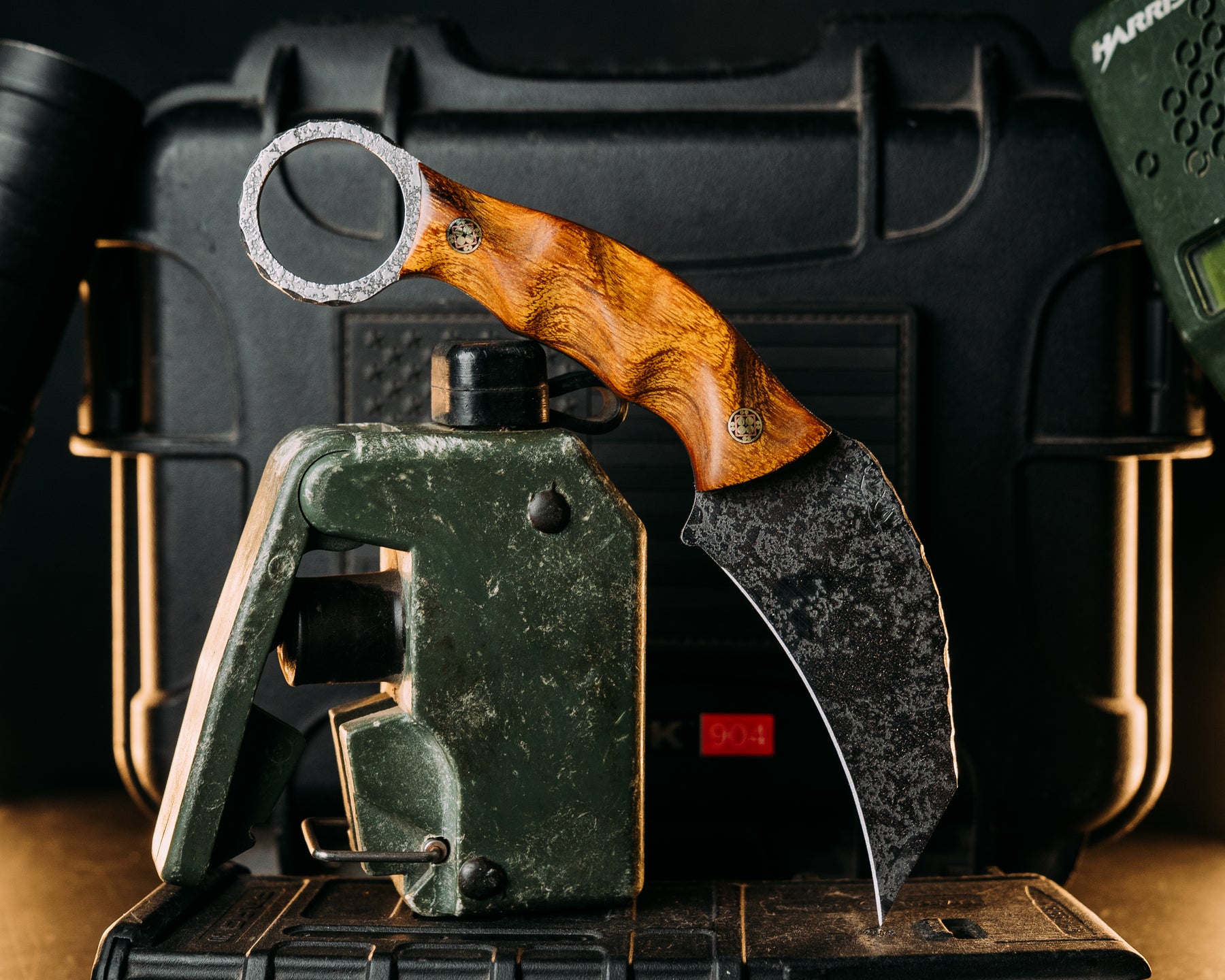 Karambito- Desert Ironwood, Mosaic Pins, Textured Grip – Half Face Blades