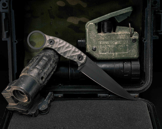 Osoraku 4"- Grey with Redline G10, Armor Black Cerakote, Allen Bolts, Textured Grip