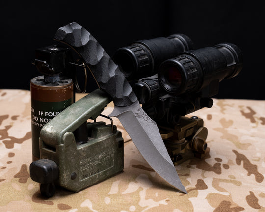Tosahwi - Black Canvas Micarta, CF Pins, Chaos Grip