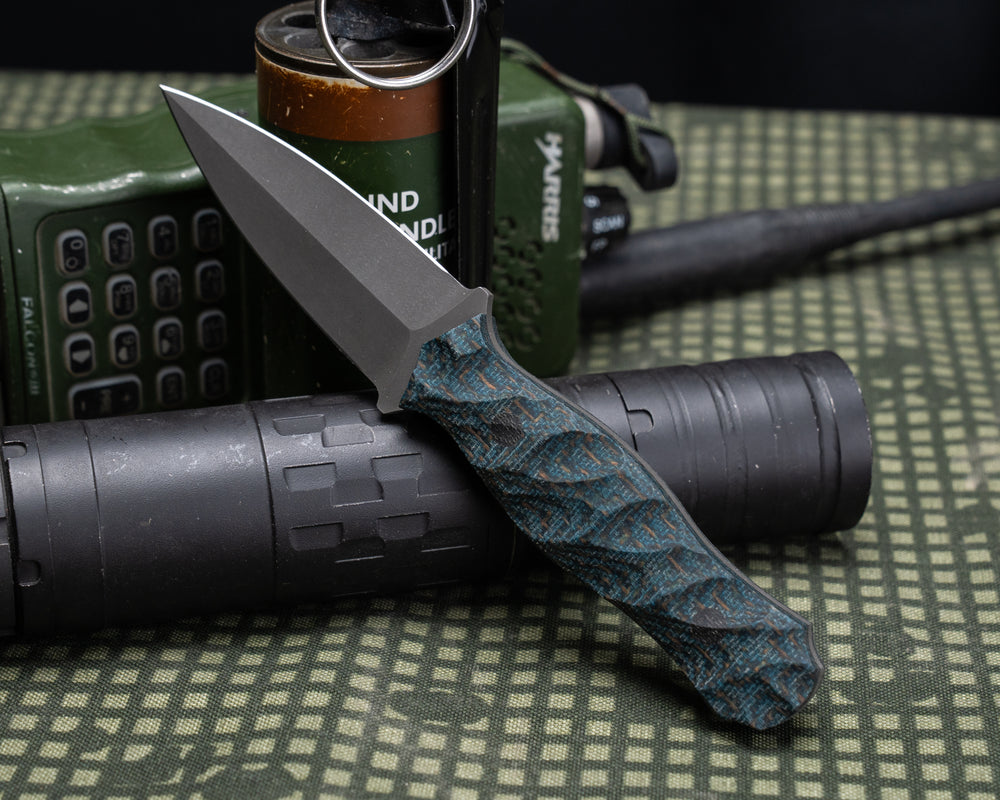 Pulse Checker- Kamari Burlap Micarta, Black Canvas Micarta Pins, Chaos Grip