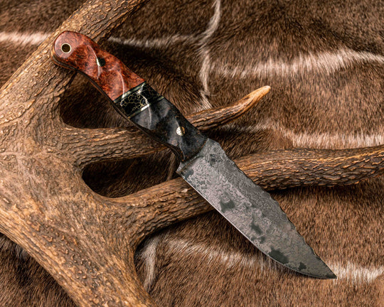 Crow Scout- Dyed Amboyna, Black G10 and Brass Pin Striping, Black with Gold Web Tru-stone Split, Dyed Amboyna, Mosaic Pins, Brass Lanyard Pin, Textured Grip