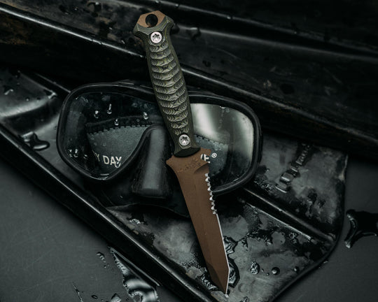 Dive knife Tanto- Jungle Wear Carbon, Midnight Bronze Cerakote, Ti Torx Bolts, Iron Grip