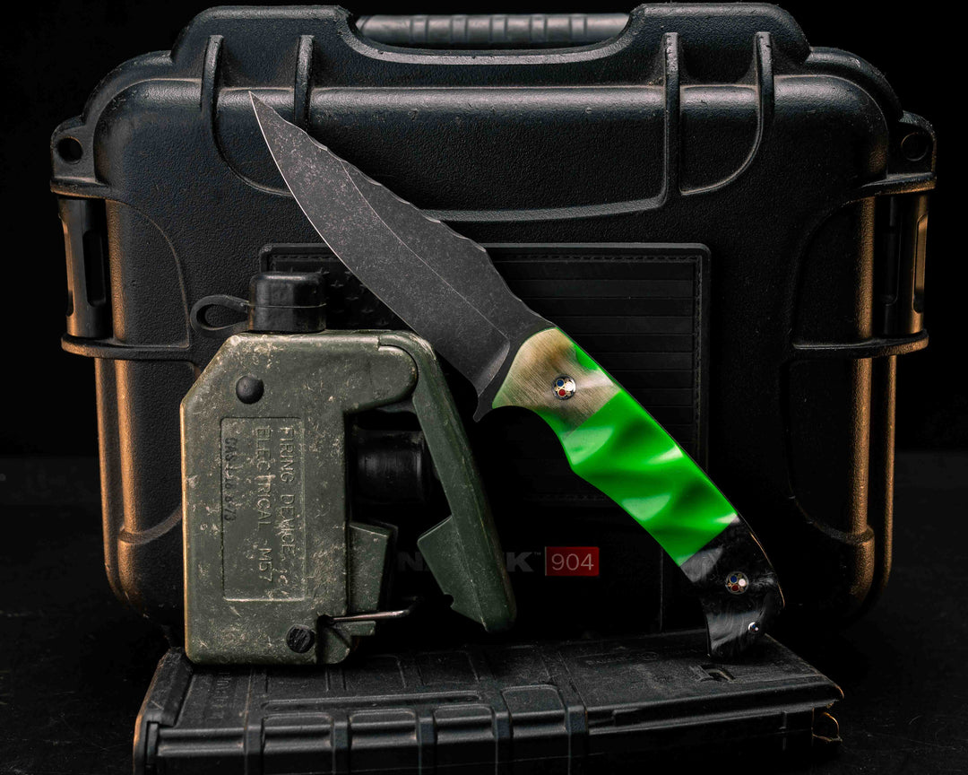 Tosahwi- Ram's Horn, Green Glow Resin Split, Green Glow Carbon, Patriot Mosaic Pins, Textured Grip