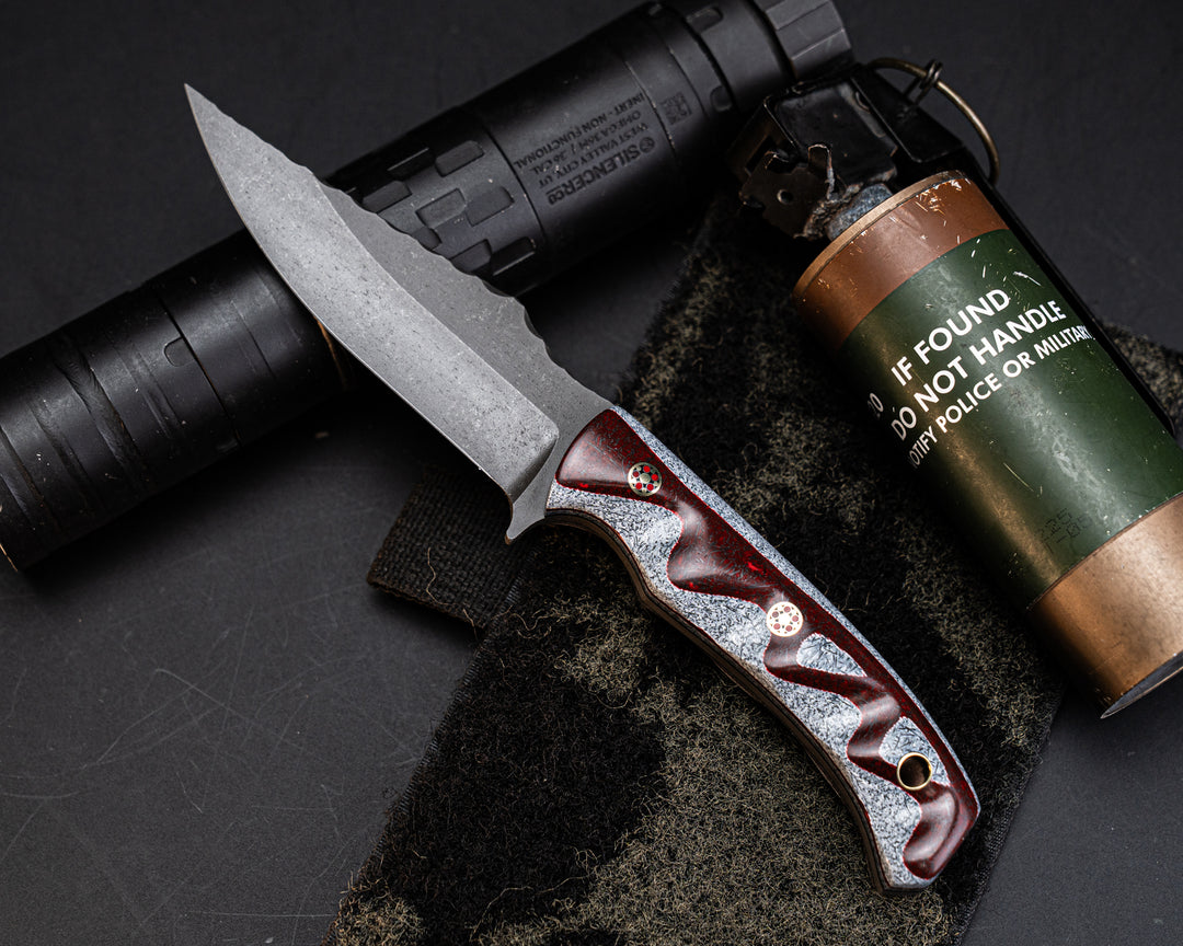 Tosahwi - Shred Carbon and Red Resin, Mosaic Pins, Brass Lanyard Pin, Grooved Grip