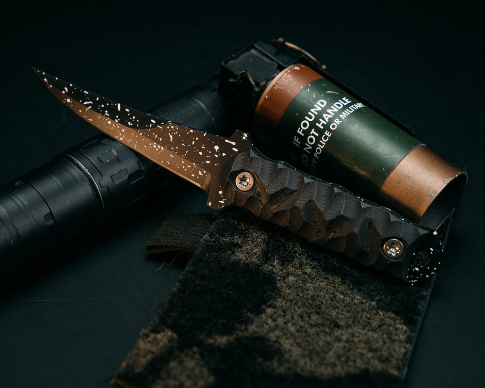 Combat Filet - Black Dunes CF, Black Sparkle Cerakote, Ti Torx Bolts, Chaos Grip