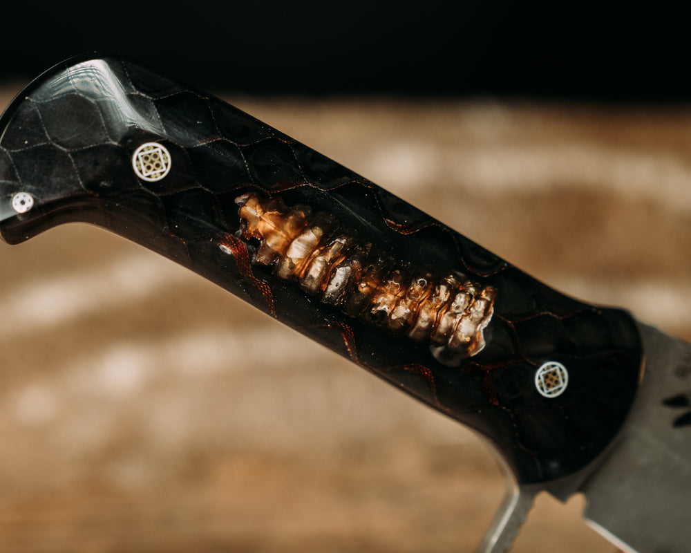Modified Raider Bowie- Western Diamondback Rattlesnake Rattle in Tru-LaRue Resin, Western Diamondback Rattlesnake Vertebrae in Tru-sLaRue Resin, Mosaic Pins, Smooth Grip