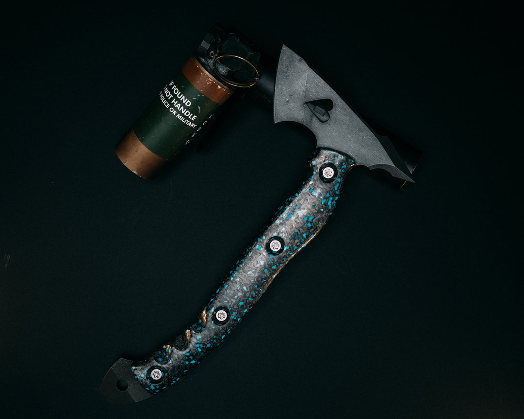 Bleeding Heart Hawk - Turquoise Rocky Wave Carbon, Allen Bolts, Grooved Grip