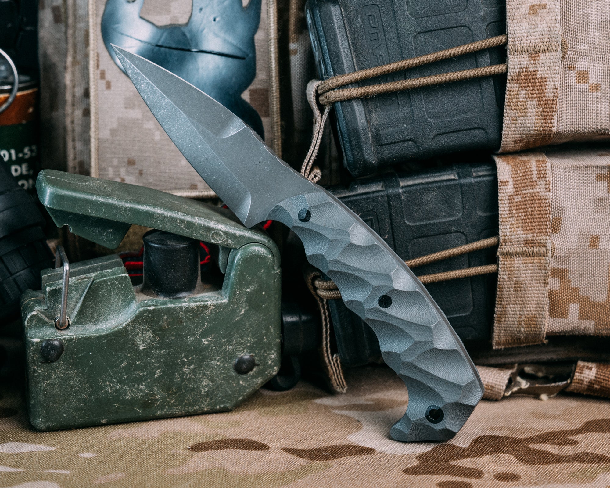 3" HUMINT- Grey G10, CF Pins, CF Lanyard Pin, Chaos Grip