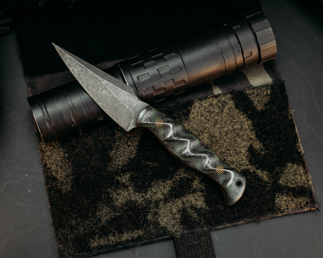 Gulo Gulo - OD Green Infused Carbon Fiber, Earth G10 Liner, Layered G10 Pins, CF Lanyard Pin, Textured Grip.