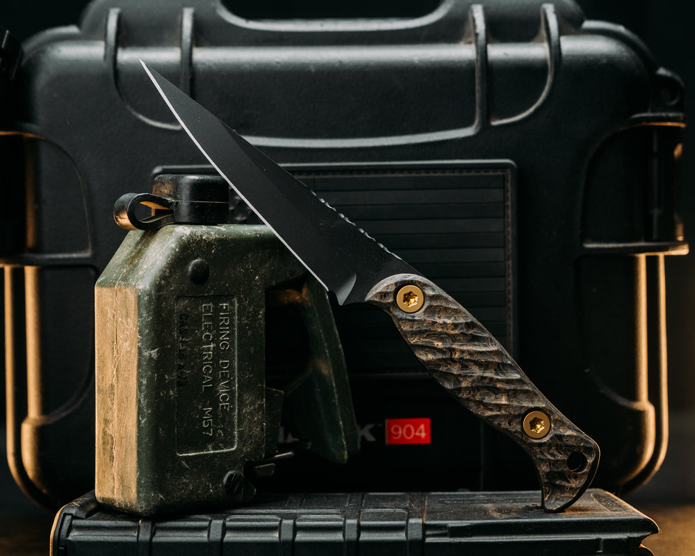 Congressman - Gold Dark Matter Carbon, Armor Black Cerakote, Gold Ti Allen Bolts, Textured Grip, Closed Tang Lanyard Hole