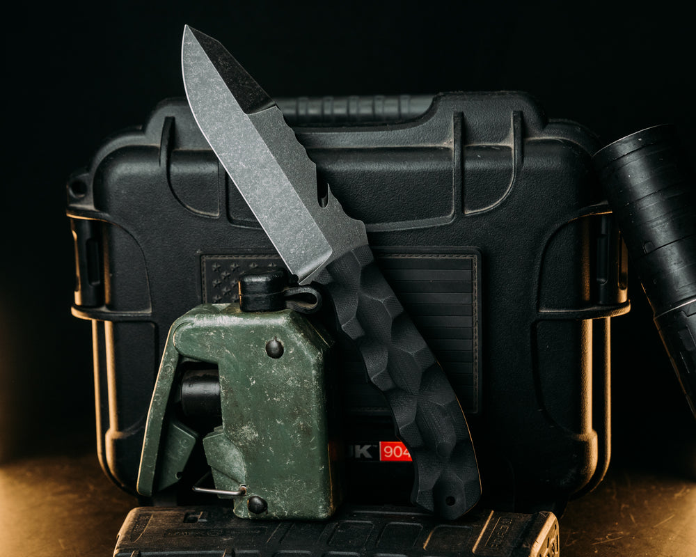 Notched Wire Cutter Breacher Gen 3 - Black G10, CF Pins, CF Lanyard Pin, Textured Grip