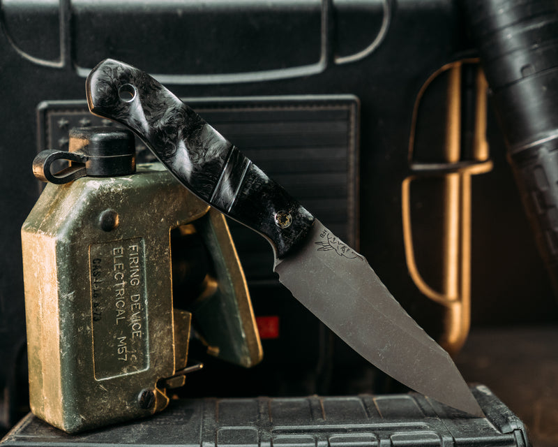 Field Knife Jr- Black Burlap Micarta, Black G10 & Aluminum Pin Striping, Dark Matter Carbon Fiber Split, Dark Matter Carbon, Mosaic Pins, Textured Grip
