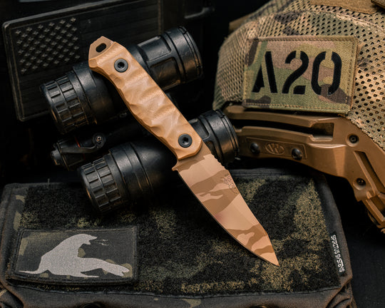 Field Knife Jr- Ghost/Coyote G10, Desert Tiger Stripe Camo Cerakote, Allen Bolts, Textured Grip