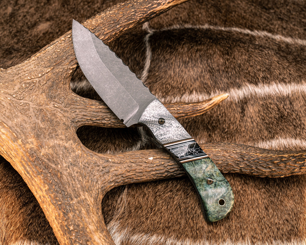 Cavner- Silver Carbon, Black G10, Coyote G10, Aluminum and White G10 Pin Striping, Black with White Web Tru-stone Split, Dyed Buckeye, Mosaic Pins, Brass Lanyard Pin, Textured Grip