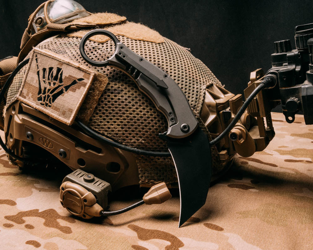 Karambito Folder Tan G10, Armor black cerakote blade, stippled grip