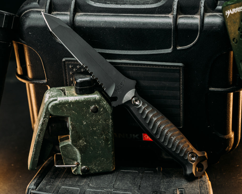 Dive Knife- Black Dark Matter FAT Carbon, Armor Black Cerakote, Ti Torx Bolts, Textured Grip