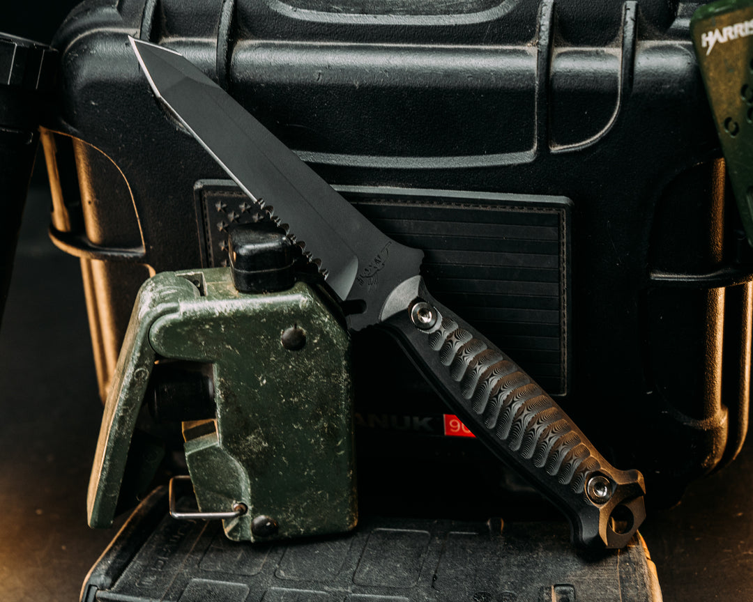 Dive Knife- Black Dark Matter FAT Carbon, Armor Black Cerakote, Ti Torx Bolts, Textured Grip