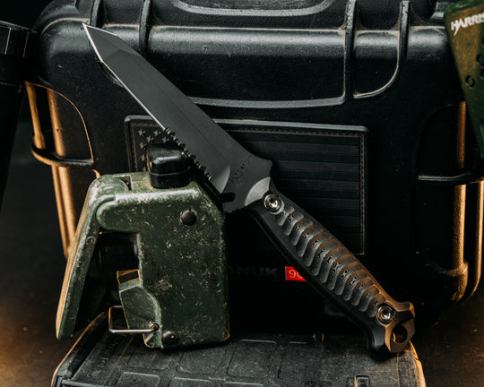 Dive Knife- Black Dark Matter FAT Carbon, Armor Black Cerakote, Ti Torx Bolts, Textured Grip