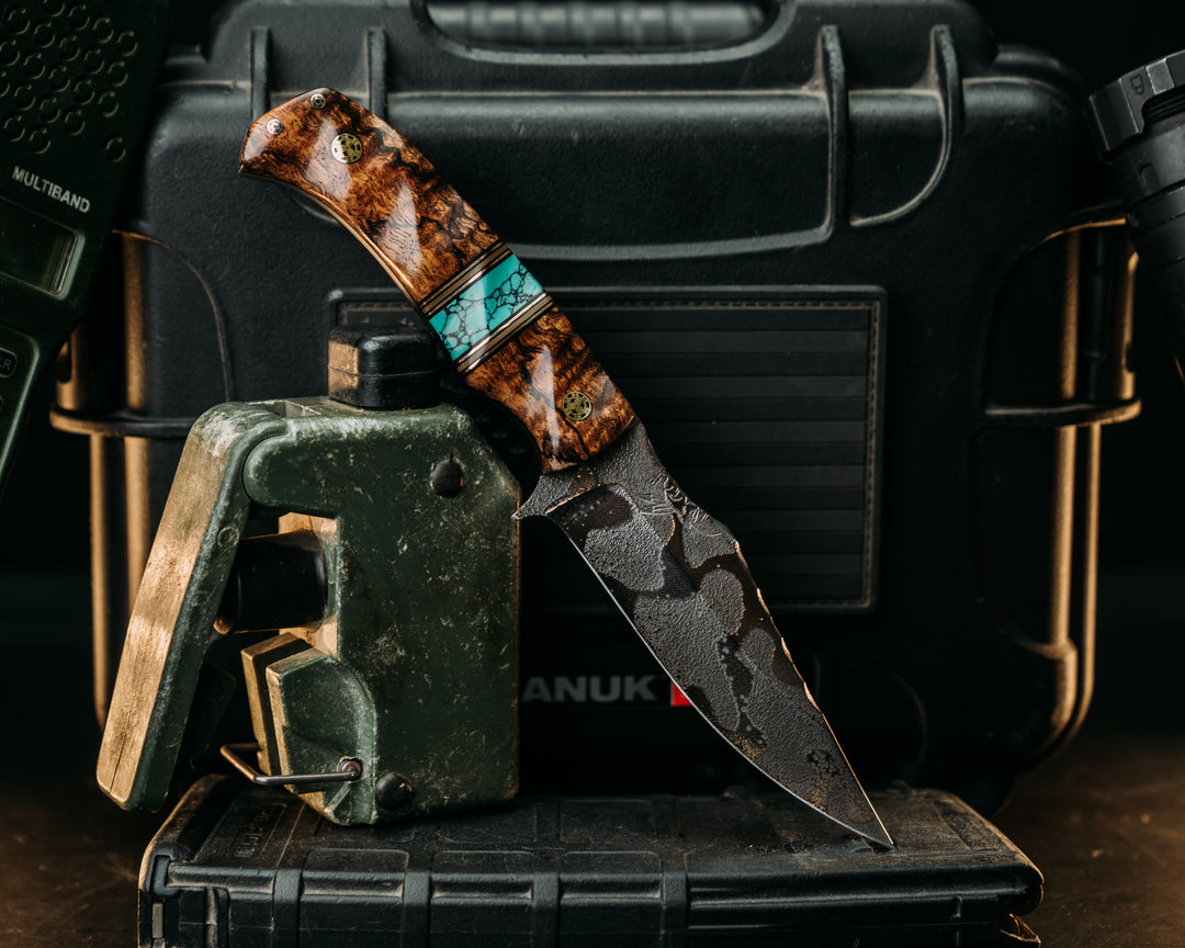Tosahwi - Spalted Curly Maple, Black & Coyote G10 Pin Striping, Green Dragon Skin Tru Stone Split, Mosaic Pins, Textured Grip.