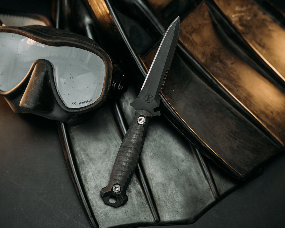 Dive Knife - Black Dunes CF, Armor Black Cerakote, Allen Bolts, Textured Grip