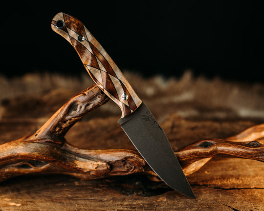Crow Jr - Spalted Maple & Dyed Maple Segmented Scale, White G10 Liner, Mosaic Pins, Textured Grip