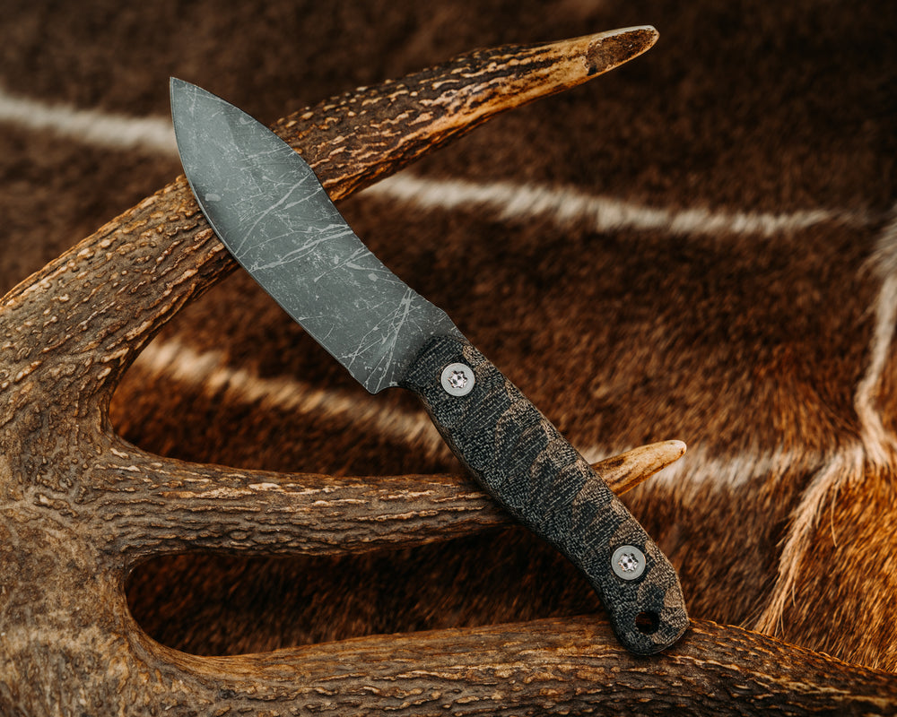 Skinner Jr - Black Canvas Micarta, Allen Bolts, Chaos Grip