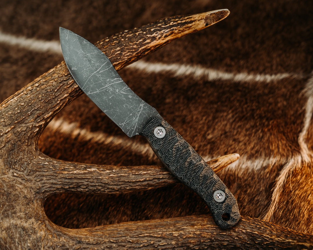 Skinner Jr - Black Canvas Micarta, Allen Bolts, Chaos Grip