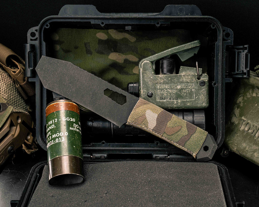 Breacher Bar Multi-tool Prybar -  Multicam Elastic Bands, Phillips + Flathead Bits Included, Acid Etch and Rock Wash Finish