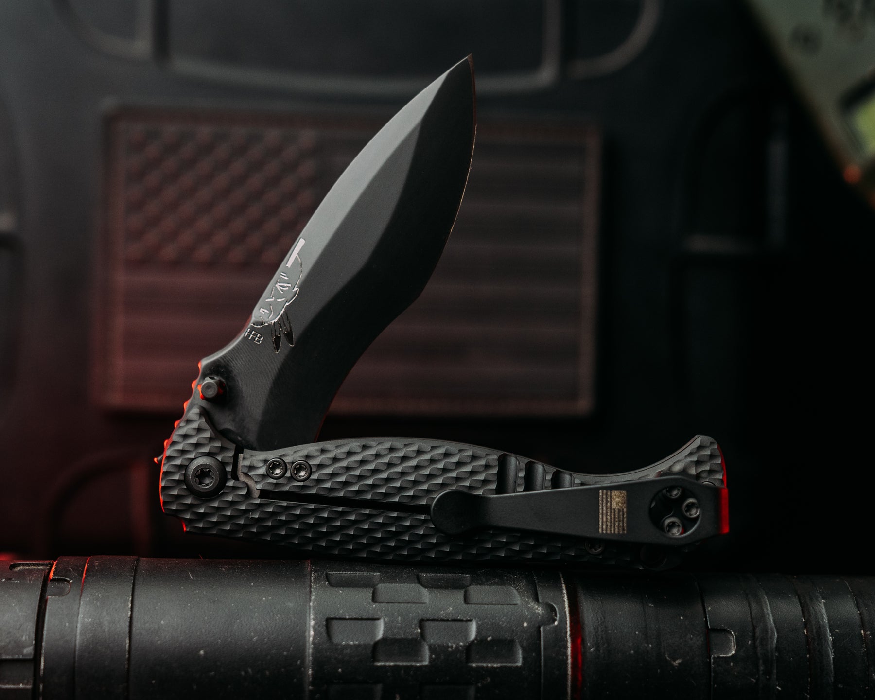 Extremis Folder - Black PVD Coated Titanium Ti Scales, Checkered Textu ...