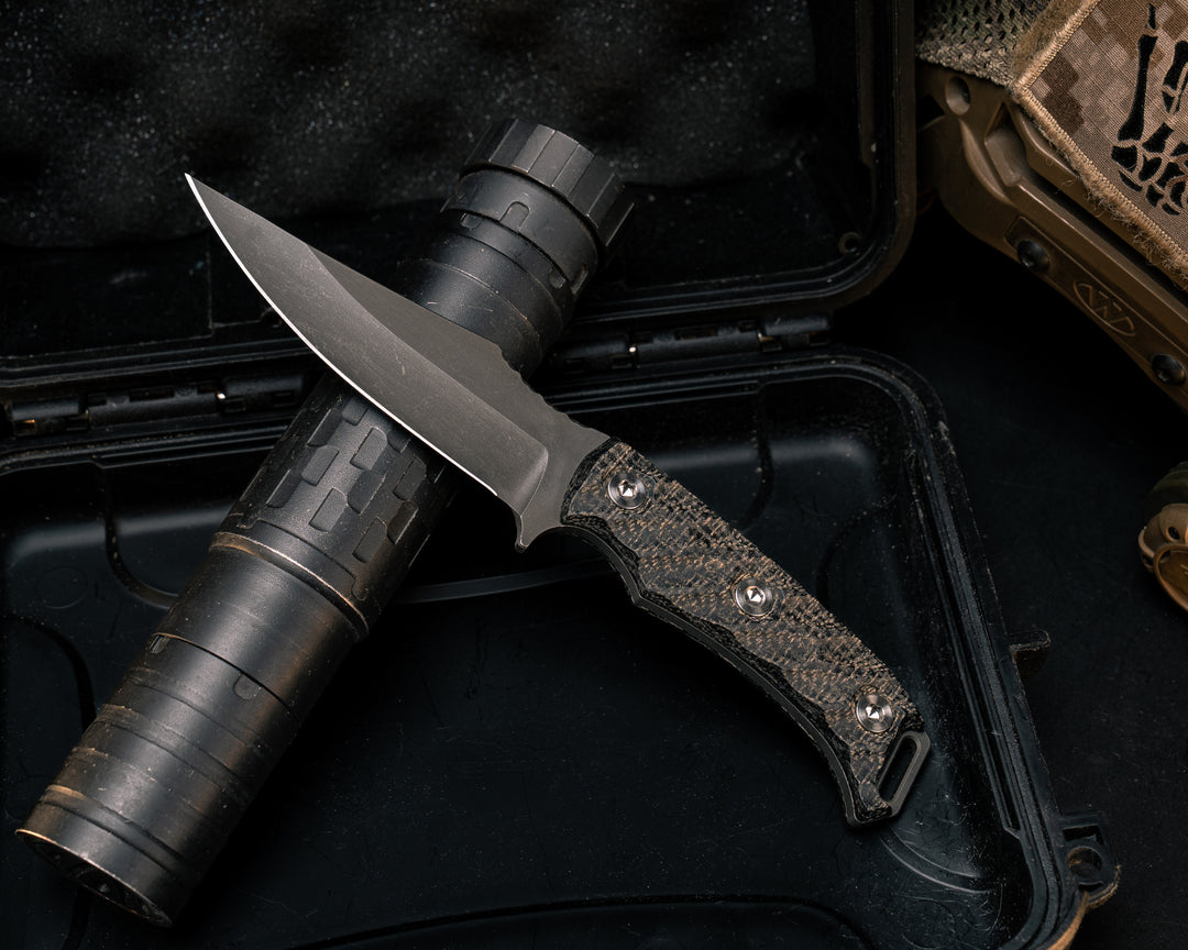 Tosahwi-  Black Burlap Micarta, Ti Allen Bolts, Textured Grip