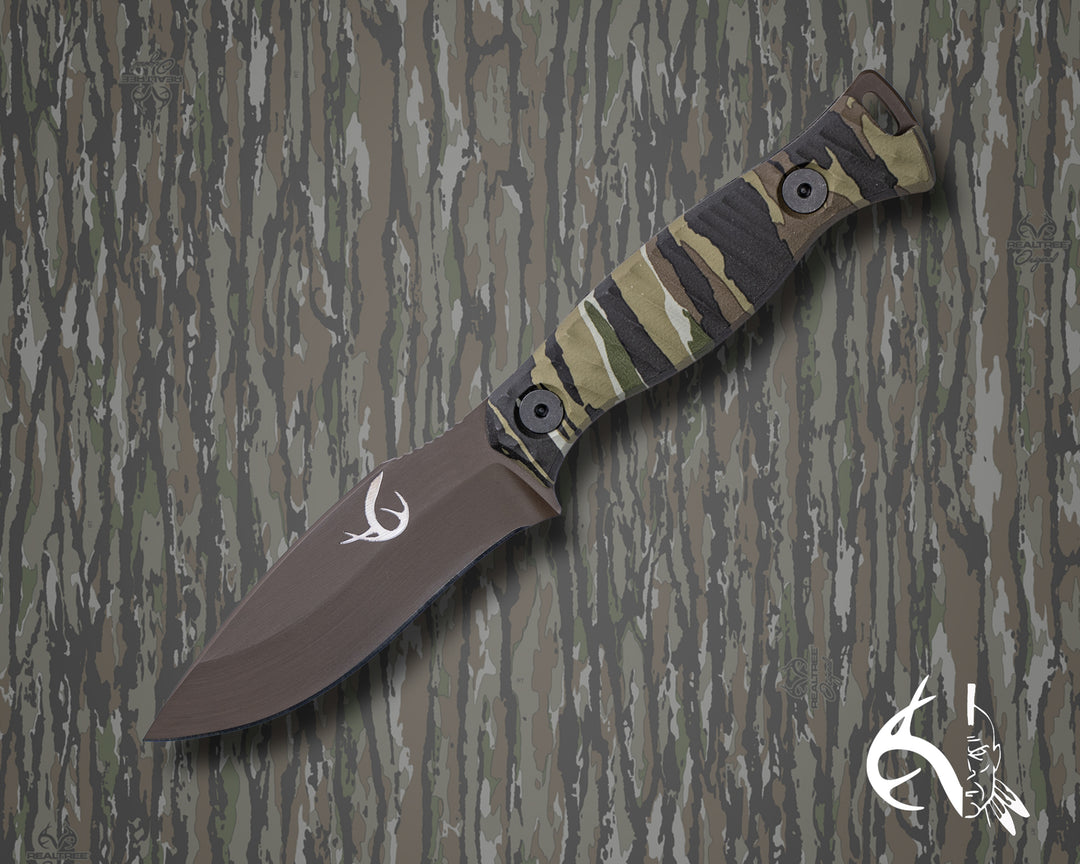 The 86' (HFB x Realtree) - Realtree Original Camo Hydro-dipped Micarta, Plum Brown Cerakote, Allen Bolts, Textured Grip.