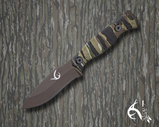 The 86' (HFB x Realtree) - Realtree Original Camo Hydro-dipped Micarta, Plum Brown Cerakote, Allen Bolts, Textured Grip.